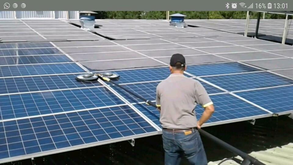 Miniatura: Limpeza de Placas Solares