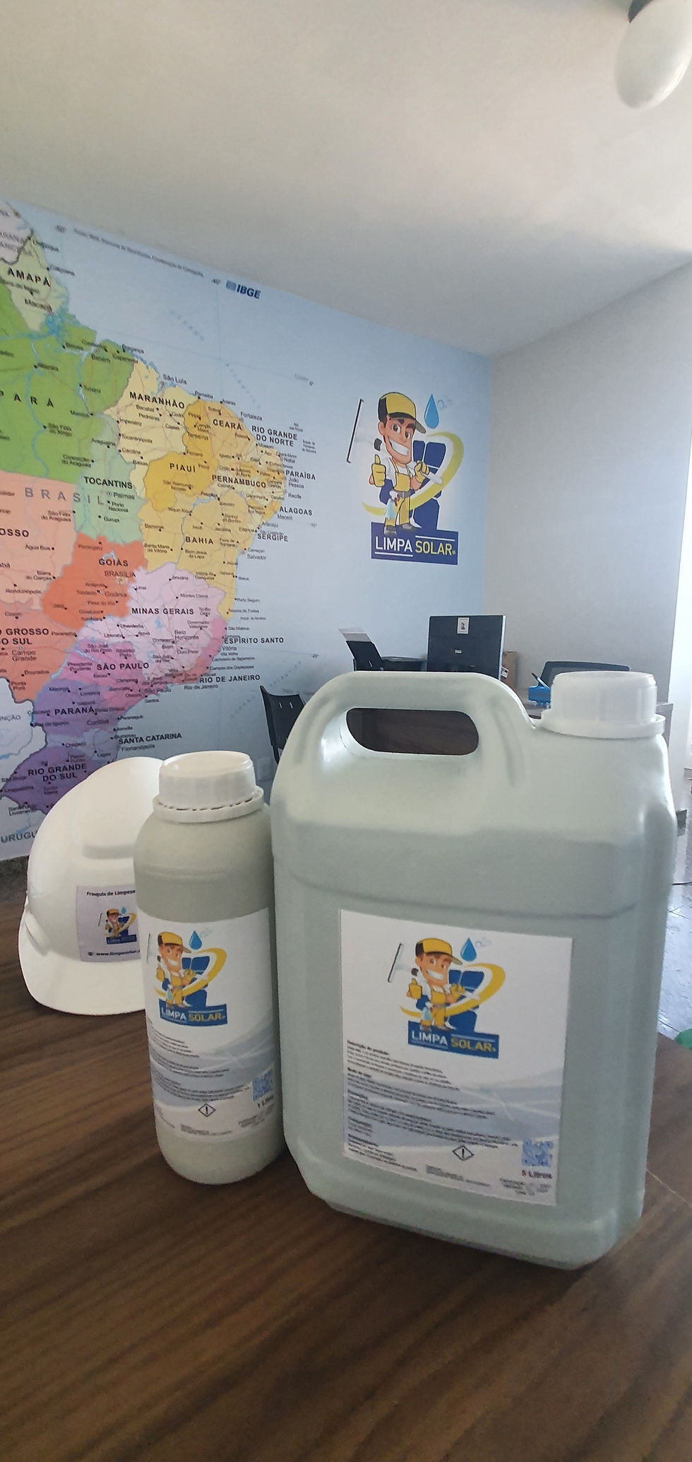 Miniatura: Produto para limpeza de placas solares