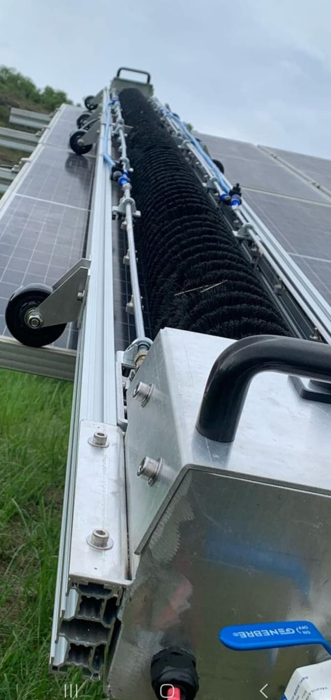 Miniatura: Robô Limpeza Painéis Semi-Automático Usina Solar Parque Solar Franquia