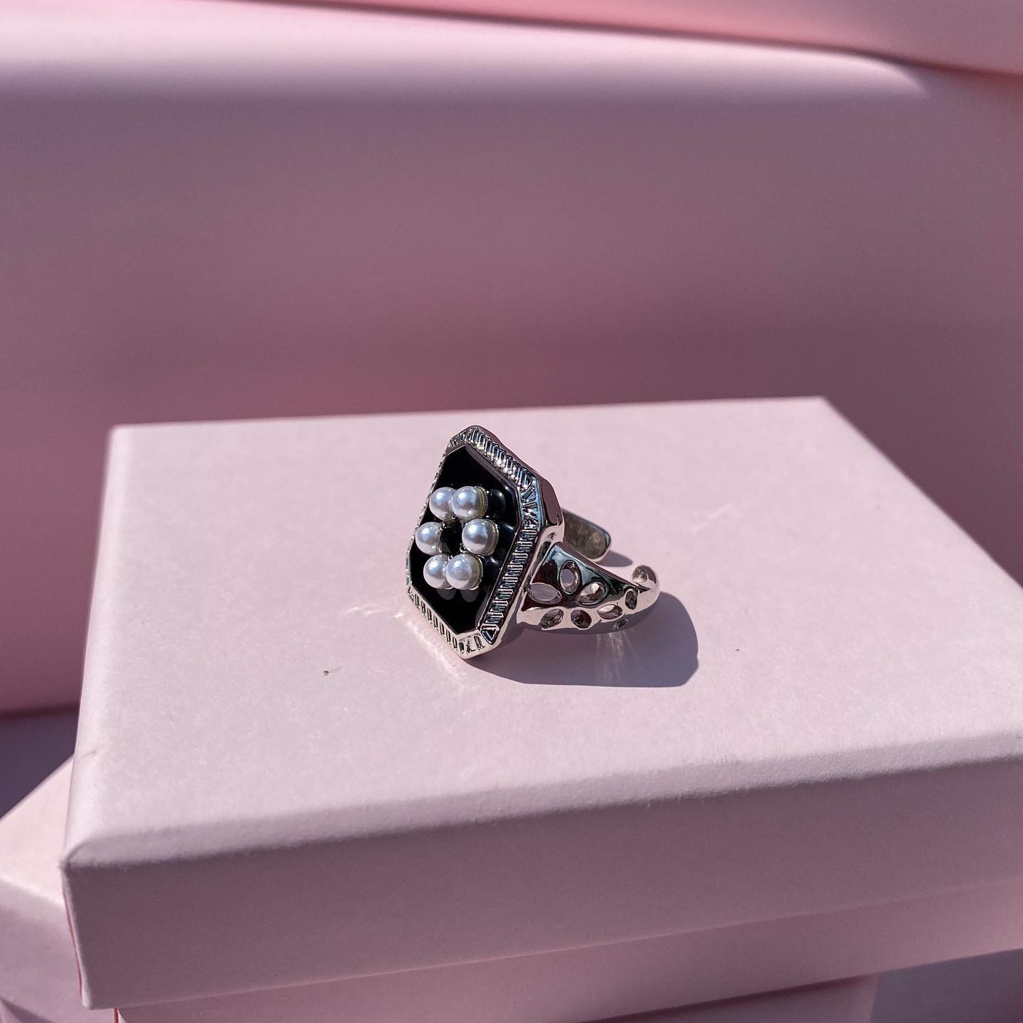 Leora ring