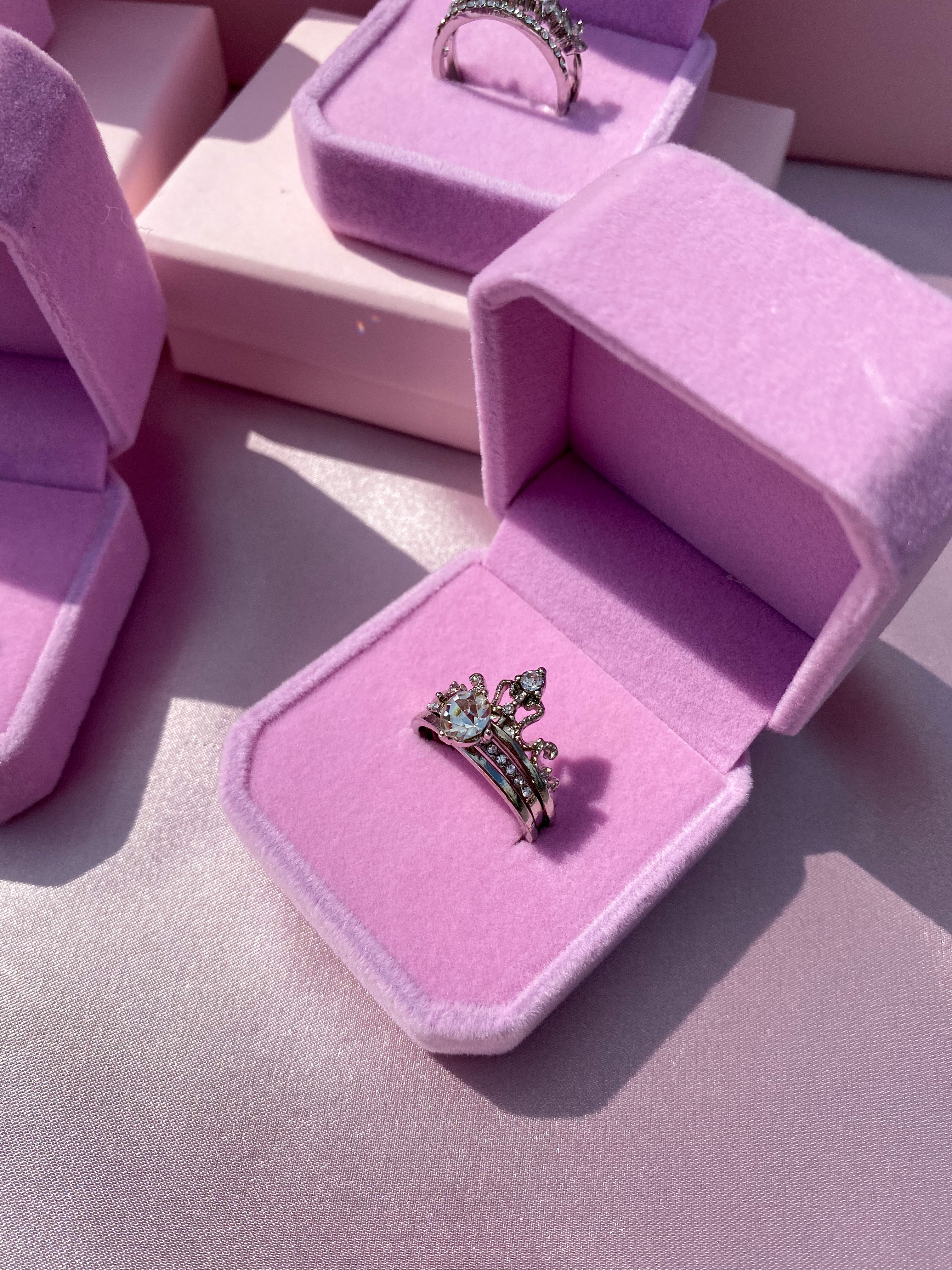 Queen ring