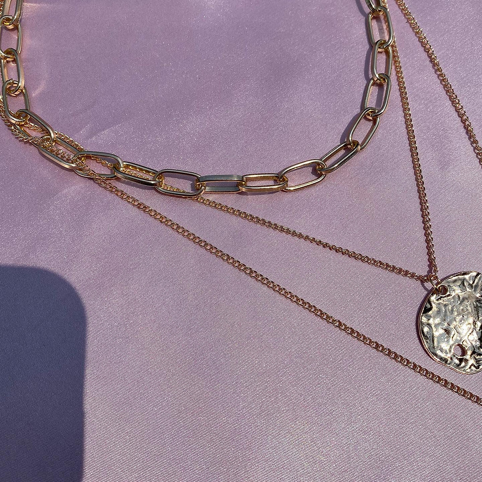 Thumbnail: Gold vintage necklace