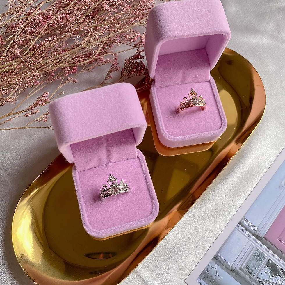 Thumbnail: Queen ring