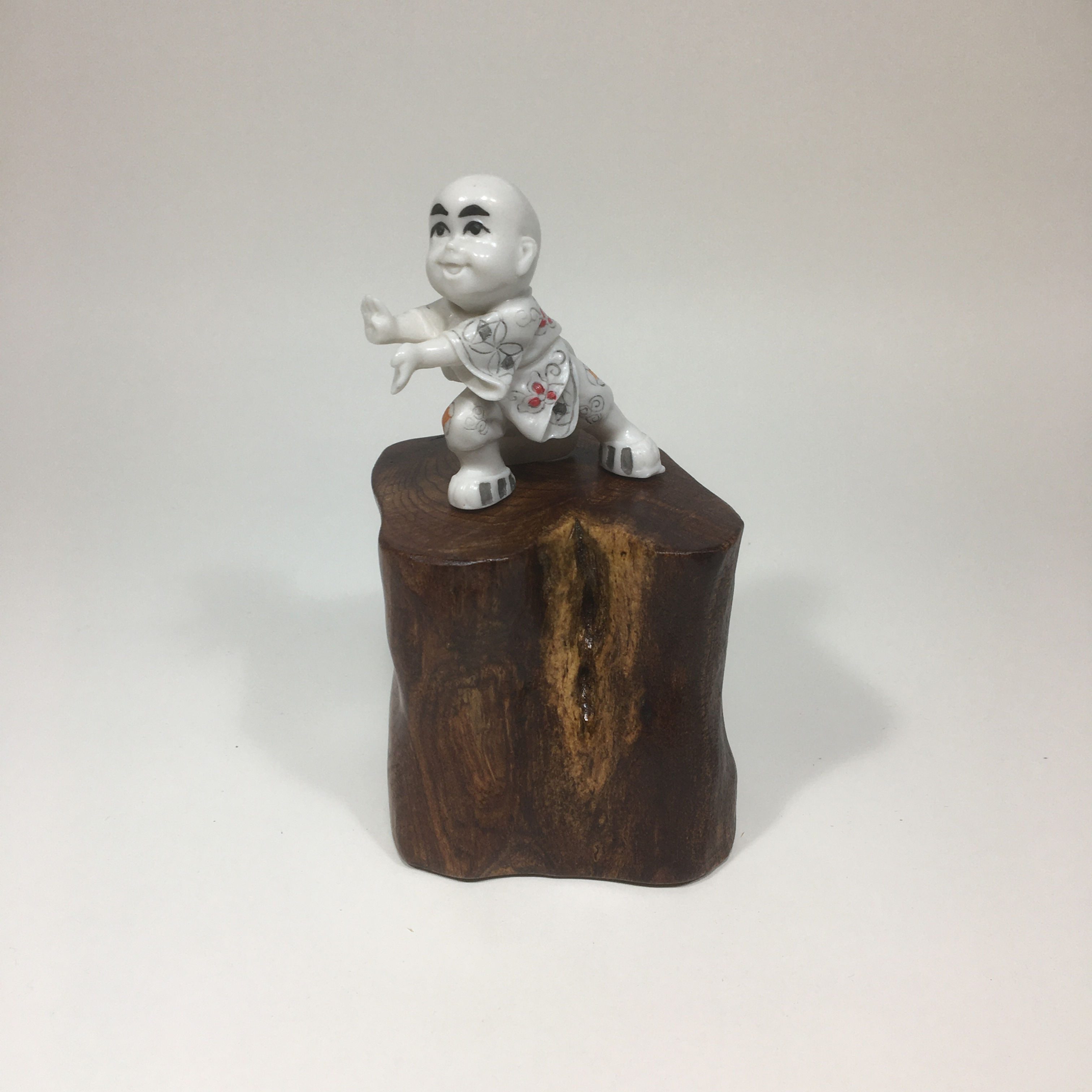 Wooden dark elm display plinth or stand for small models (545)