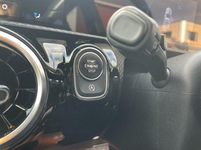 Thumbnail: 2019 MERCEDES  BENZ A CLASS 180
