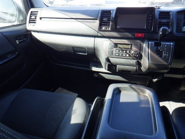 Thumbnail: TOYOTA HIACE VAN 2015