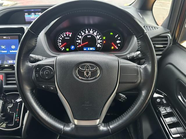Thumbnail: TOYOTA VOXY 2020