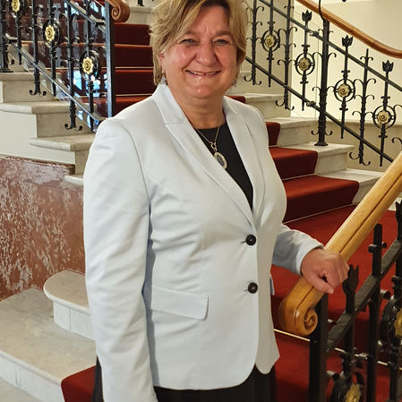 TRAGEN UM ZU FÜHLEN