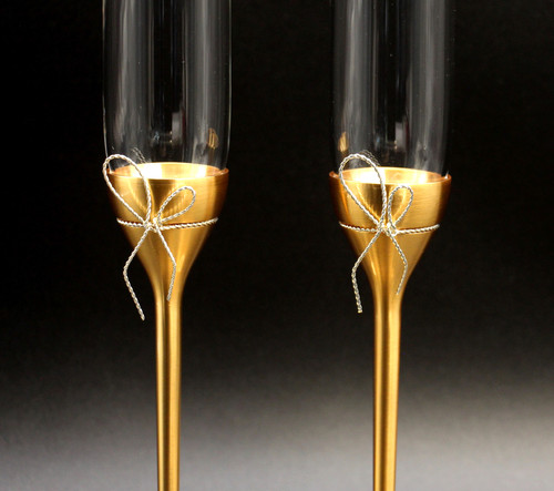 VERA WANG Wedgwood 'Love Knots' Gold Toasting Flutes - New in Box