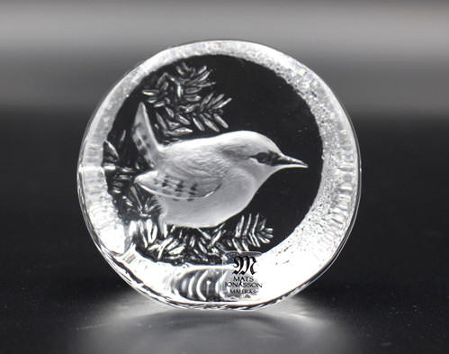 MATS JONASSON Sweden Etched Lead Crystal Paperweight or Figurine