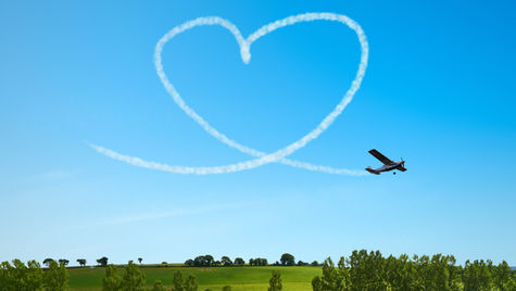 When a Pilot Writes “I’m Bored” in the Sky 