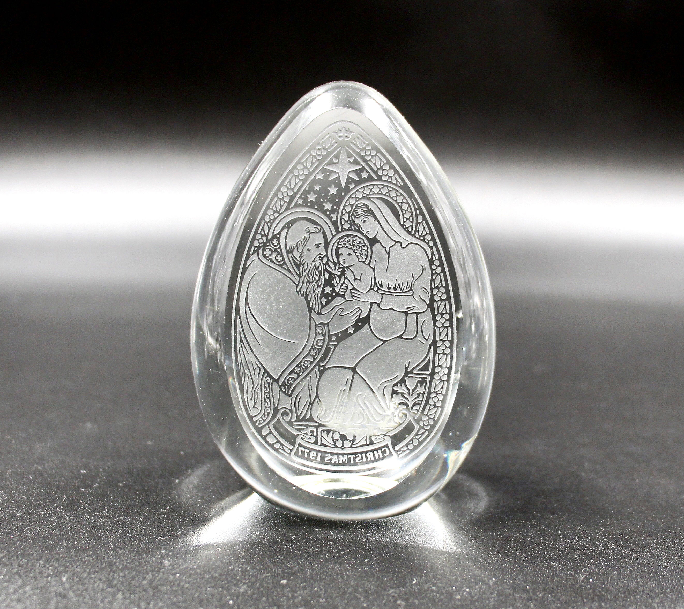 Vintage WEDGWOOD England Crystal 1977 Christmas Paperweight