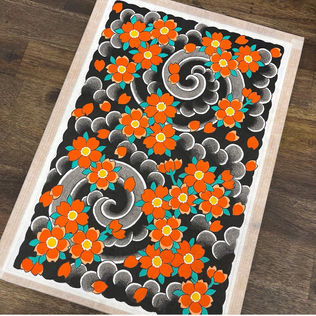 Traditionelle roter sakura blumen gemalt mit dune washi papier aus japan und tinte in berlin bei sergi esparo tattoo aka yobori berlin
