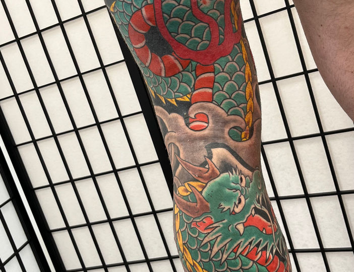 japanische drachen tattoo gemacht in berlin bei sergi esparo tattoo aka yobori berlin