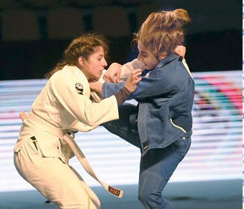 فتيات الكويت بطلات الجيوجتسو