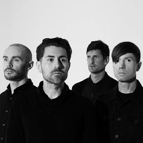 AFI EN EL CORONA CAPITAL 2025: PUNK, OSCURIDAD Y ELEGANCIA SOBRE EL ESCENARIO