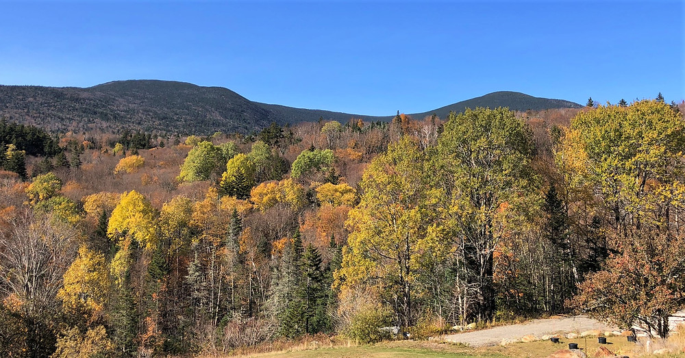 South Peak on the left is 279 feet shorter than Mt Moosilauke on the right. NH 4000 footer