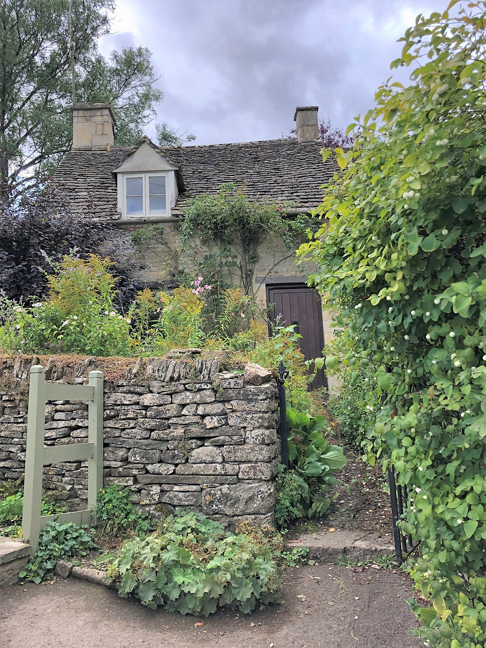 Arlington Row homes in Bibury of the Cotswolds. 17th century row of weavers’ cottages in Bibury of the Cotswolds