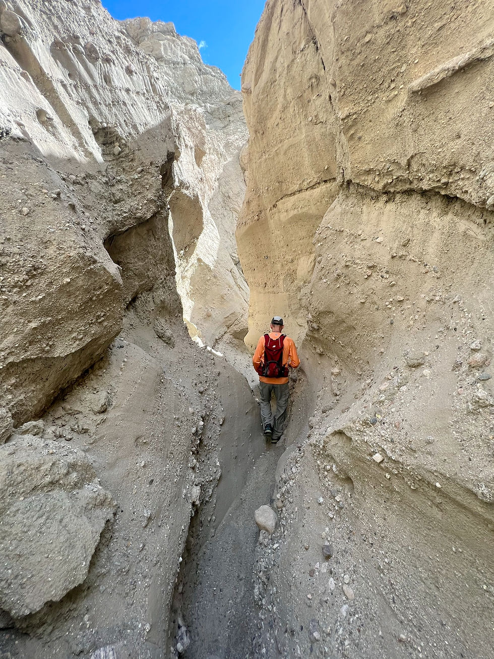 Narrow side canyon that abruptly ends in Skeleton Canyon