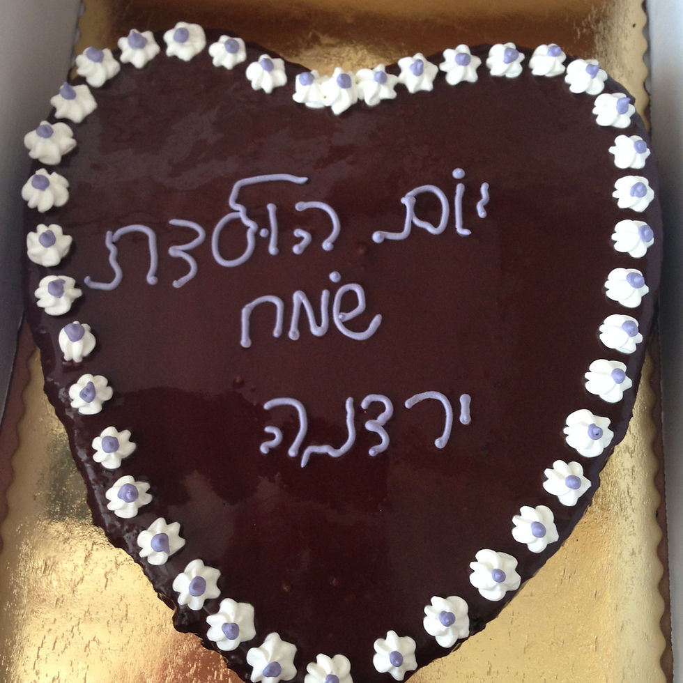 Thumbnail: Heart Shaped Birthday Cake
