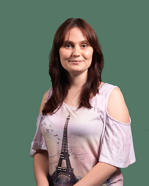 DanielleGirouxHeadshot copy.jpg