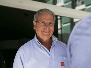 Zé Dirceu fala em enquadrar Forças Armadas e manda que elas fiquem quietinhas