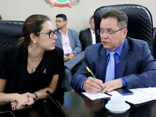 Janaína Riva reclama de "conservadorismo" na Assembleia e leva invertida de Botelho