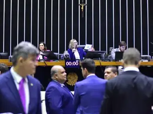 Aprovado projeto que permite juiz, sem ser acionado, mandar prender homem que cometer crime