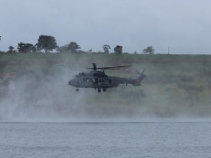 Helicóptero da Marinha cai no interior de Goiás e mata dois militares
