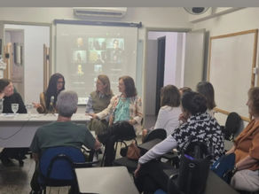 Palestra com Maria Helena Martinho e Consuelo P. Almeida do FCL- Rio, na qual as autoras apresentam sua fala dentro da sede da FCL-JF