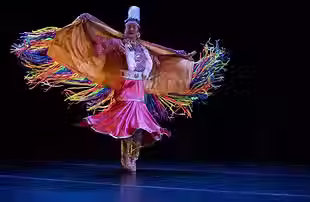 ATELIER CULTUREL - danse et chants traditionnels par Shelly-Ann Robichaud, Fancy Shawl Dancer