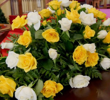 Yellow and White all Rose Casket Cover.jpg