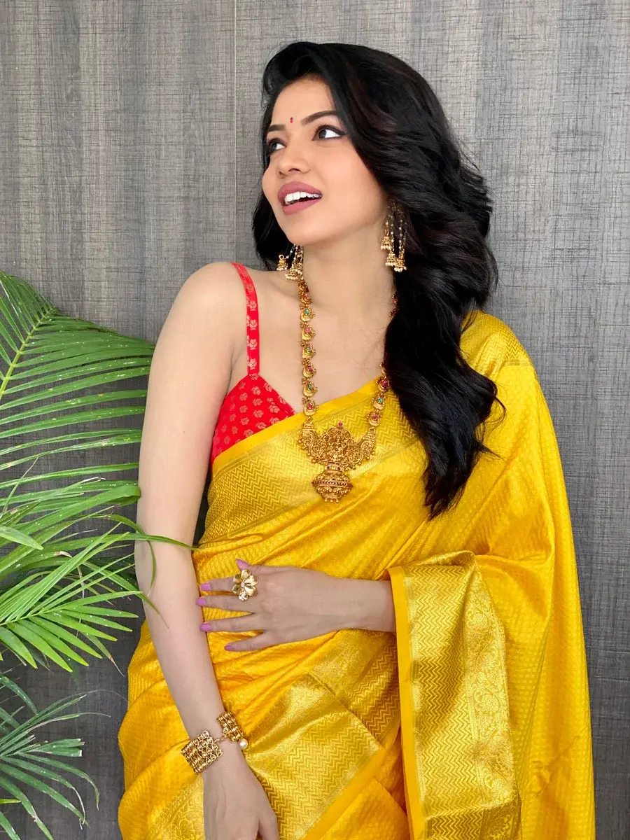 Thumbnail: Umesa Banarasi Silk Saree UMS 2203 Y1