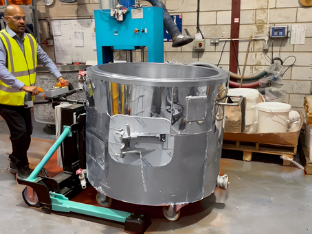 Safe and efficient movement and lifting in tight spaces