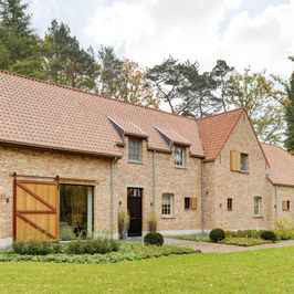 Hotels-Models14015 2_edit_new 2.jpg