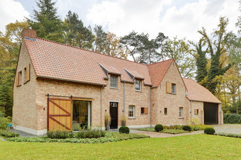 Hotels-Models14015 2_edit_new 2.jpg