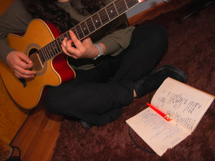 10 Tips para Componer Canciones Sin Morir en el Intento