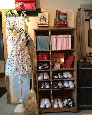 Skønne varer i Teatergårdens butik