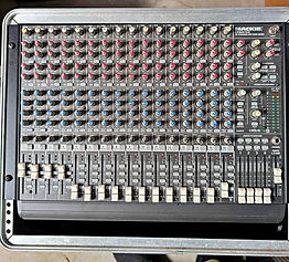 Mackie CR1604-VLZ mixer.