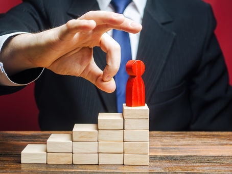 Descubre cómo romper el ciclo de la victimización, sanar el rencor y recuperar tu poder personal a través de la responsabilidad.