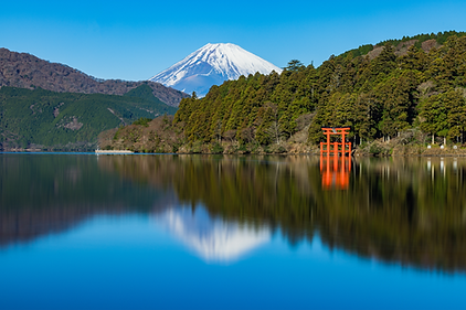 芦ノ湖と箱根神社(Adobe Stock)_edited.png