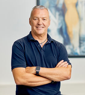 2024-08-13-Employee portraits-Exterior-Interior shots-Cologne-open aperture-SB-0024_edited.jpg