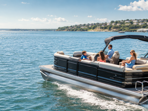 Family enjoying a premium pontoon boat on Lake Lewisville with Freedom Boat Club of North Texas