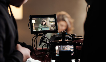 close-up-of-steadicam-screens-with-female-model-us-2025-03-14-07-32-31-utc.jpg