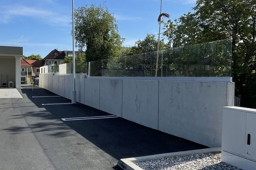 Billa Ziegelhaiden, Glas-Schallschutz-Wand