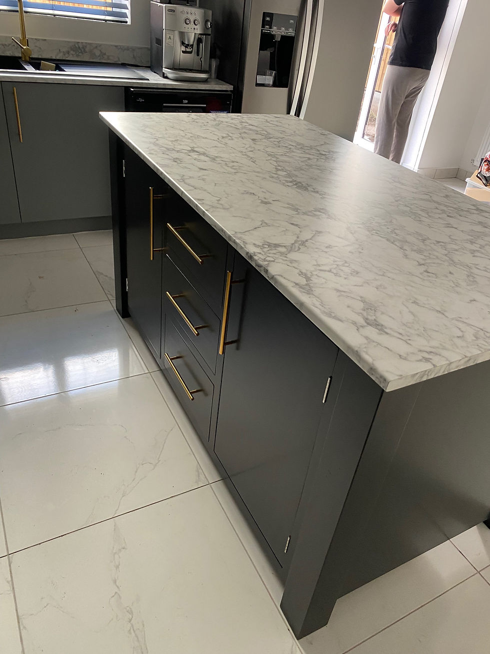 Thumbnail: Kitchen island with laminated marble worktop 