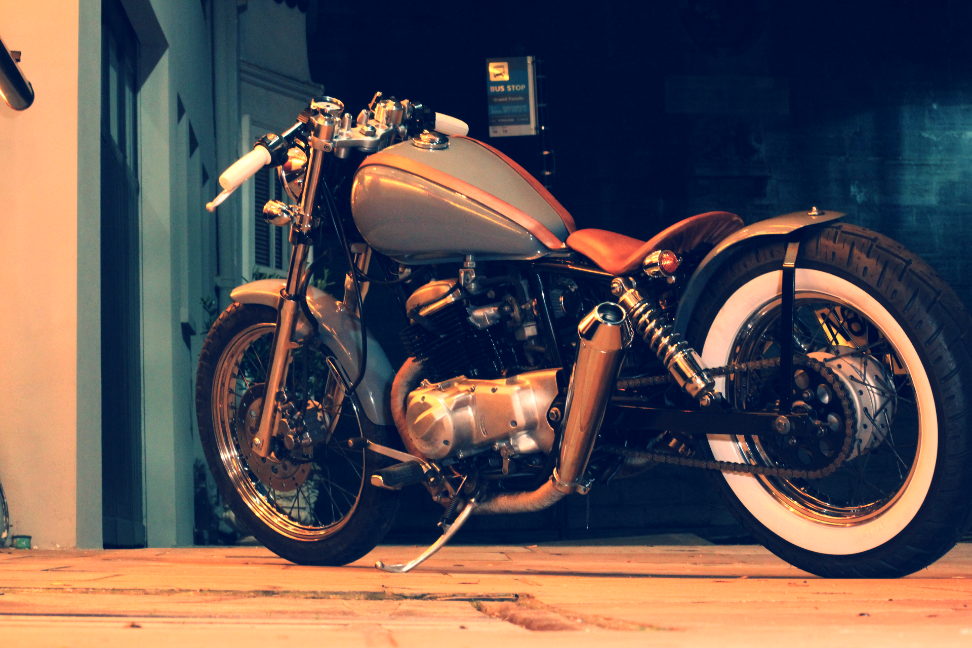 Honda bond a