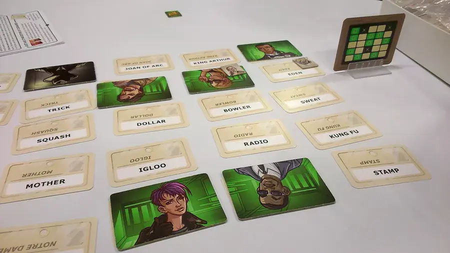 Thumbnail: Codenames - Duet