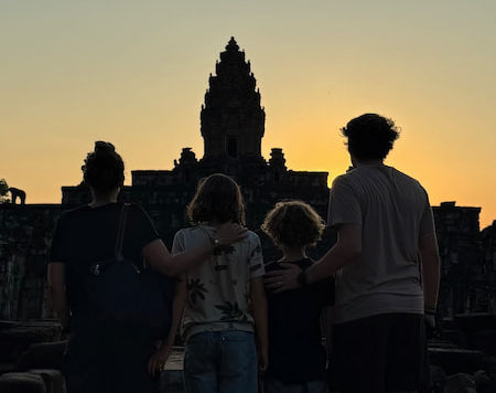 family-at-sunset-in-front-of-old-tample-siem-reap