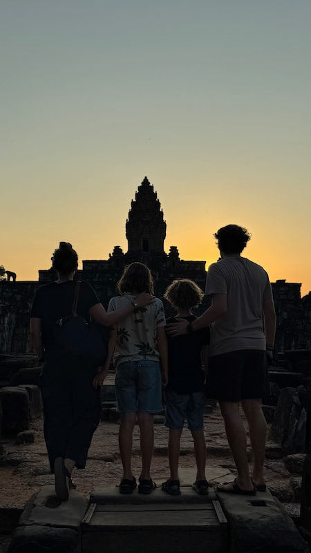 family-at-sunset-in-front-of-old-tample-siem-reap